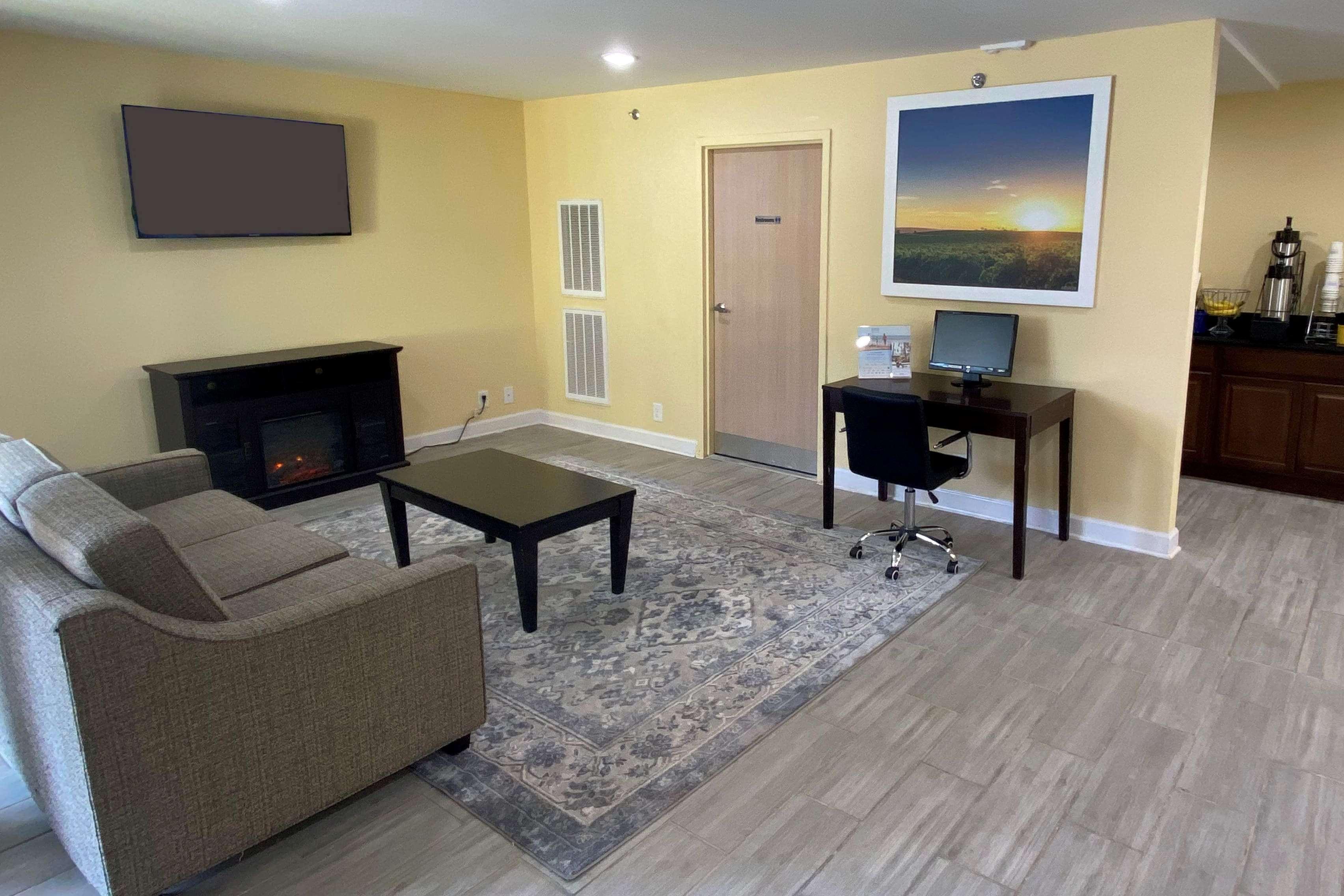 Days Inn By Wyndham Atlanta/Southlake/Morrow Esterno foto